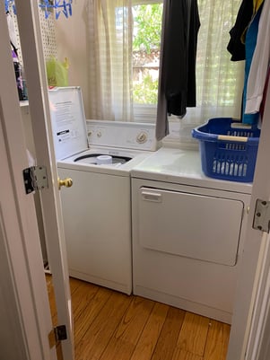 Laundry room - washer and dryer view (1)